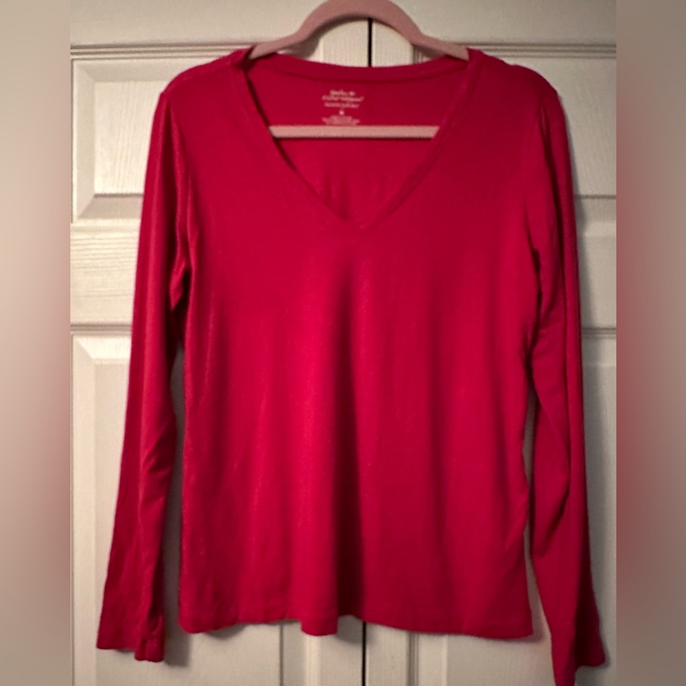 Banana Republic long sleeve Timeless T-shirt. Hot pink.  Size Medium